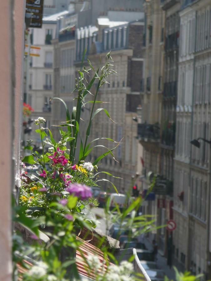 Les Toits De Paris Panzió Kültér fotó